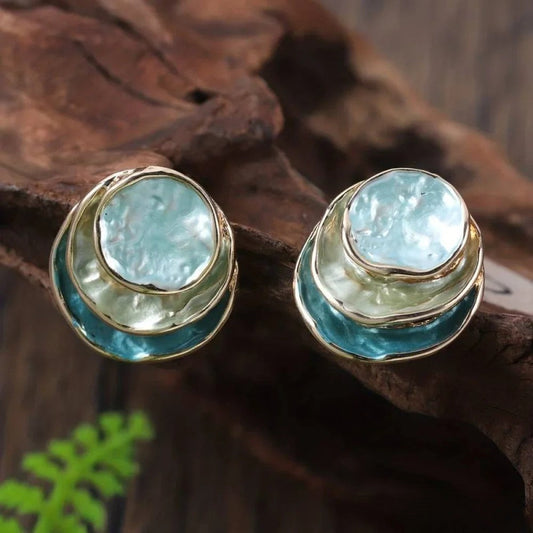 עגילי לורה מעוגלים בעבודת יד - תכשיטים יוקרתיים ושכבתיים