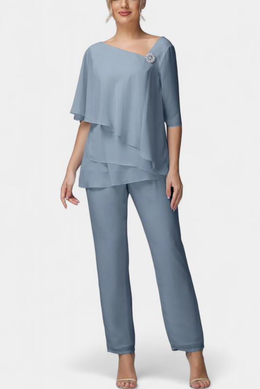 דינה סט של שני חלקים עם סילואטה נשית ללא מאמץ